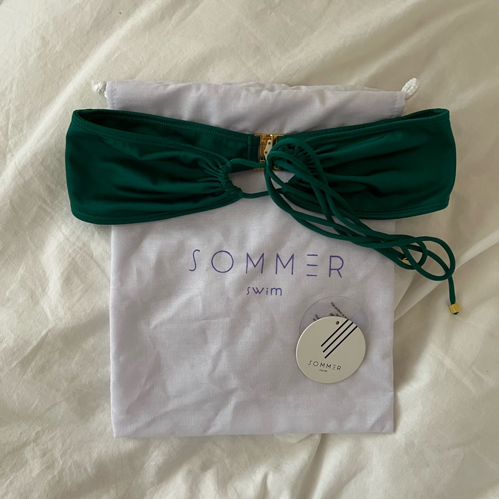 SOMMER SWIM
XENA EMERALD- HALTER
BIKINI TOP size small